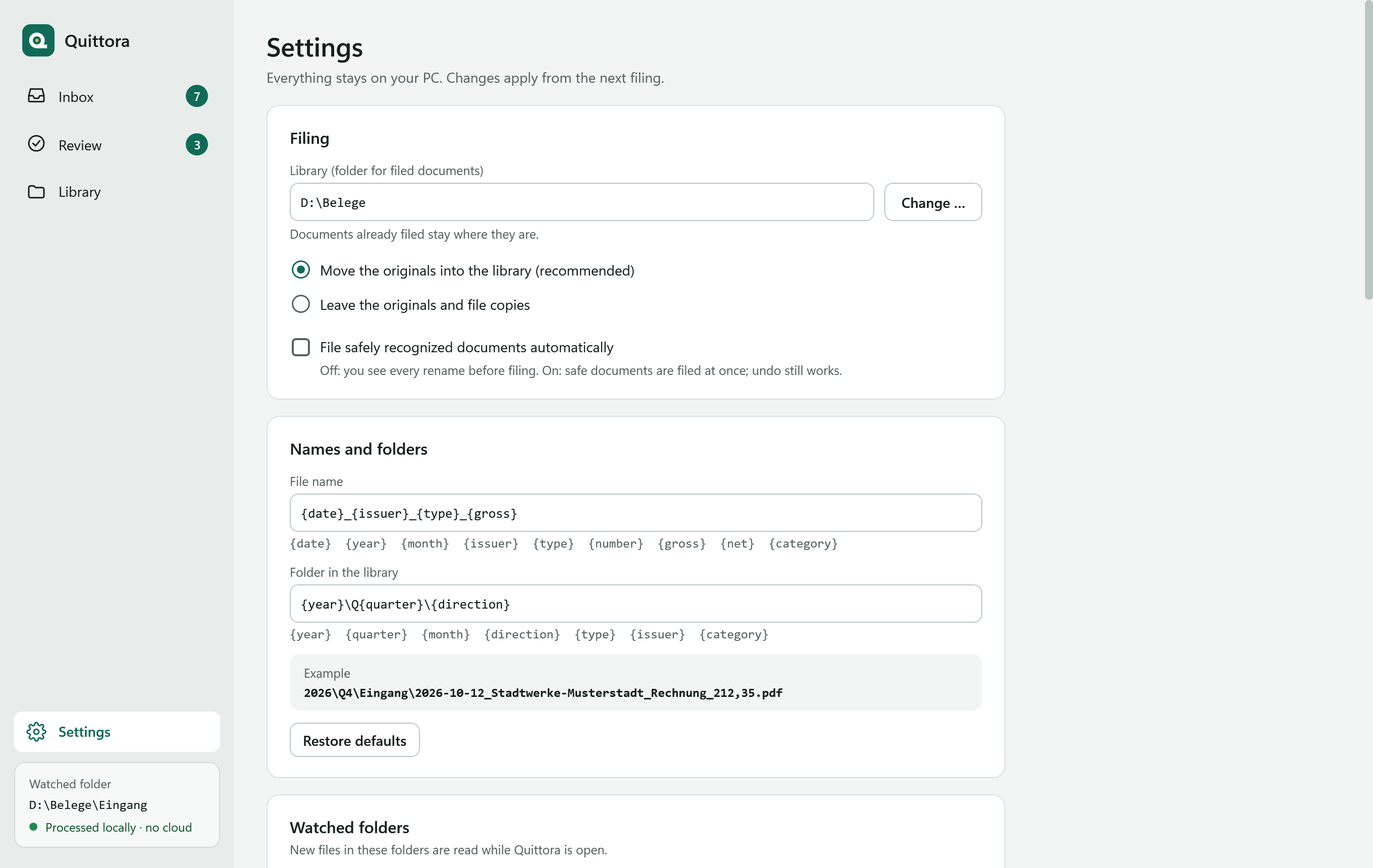 Quittora settings: library folder, move or copy originals, templates for file name and folder with the example “2026\Q4\Eingang\2026-10-12_Stadtwerke-Musterstadt_Rechnung_212,35.pdf”, and watched folders.